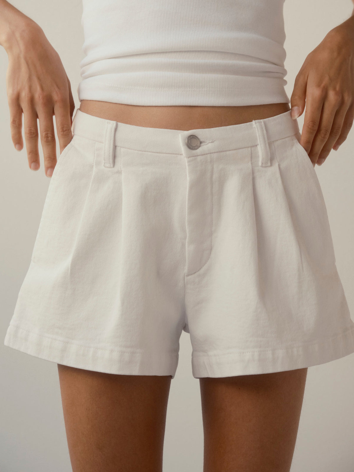 ISABEL SHORT HI RISE PLEATED 2.5"