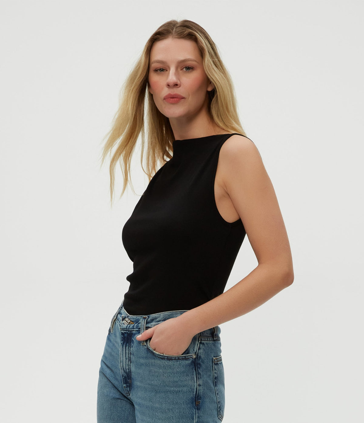 COCO RUCHED BOAT NECK TEE