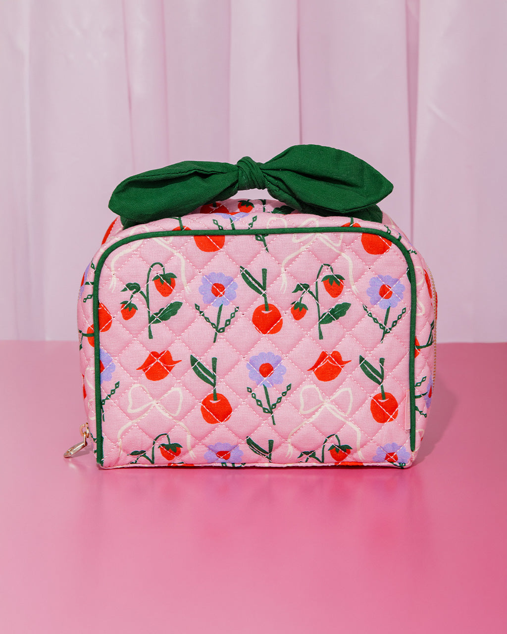 CHERRY LIPS TOILETRY BAG