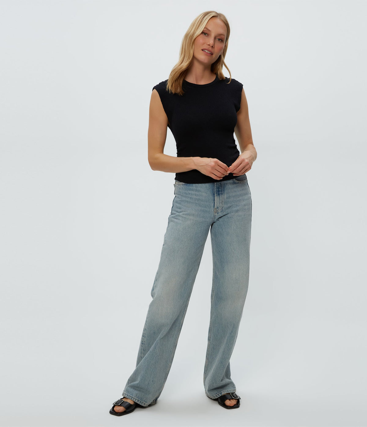 LEIGHTON CRINKLE KNIT POWER SHOULDER TOP