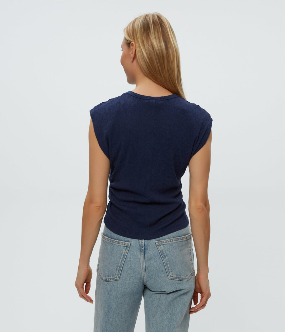 LEIGHTON CRINKLE KNIT POWER SHOULDER TOP