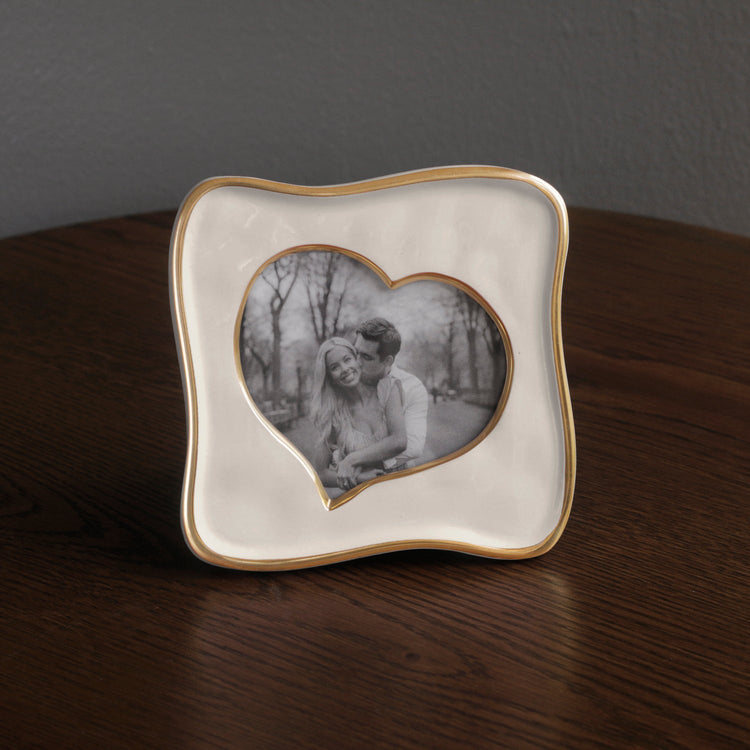 ENCANTO CURVED HEART FRAME 5X5