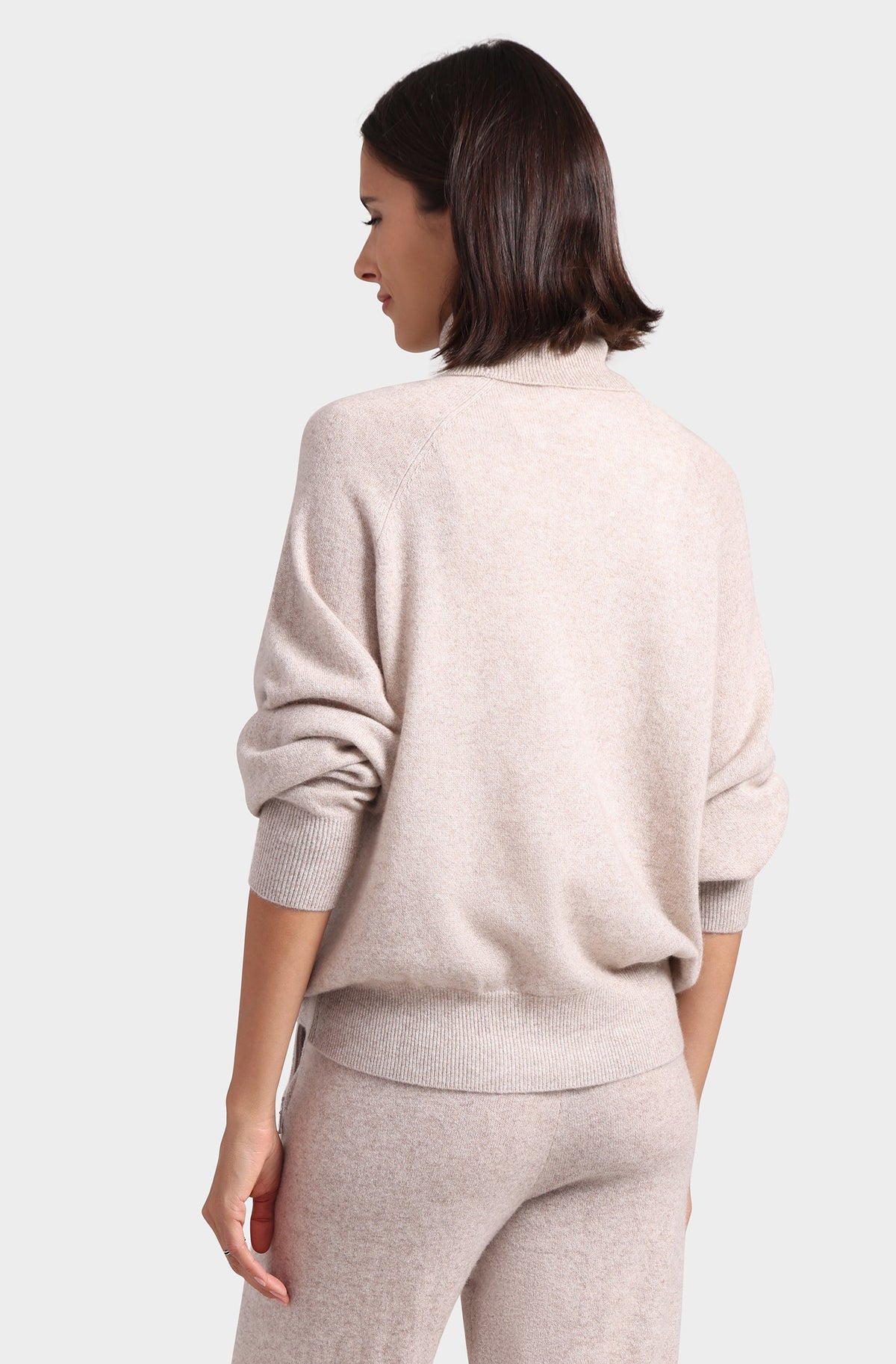 CASHMERE FRONT POCKET TURTLENECK