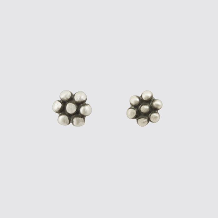 TINY FLOWER STUD