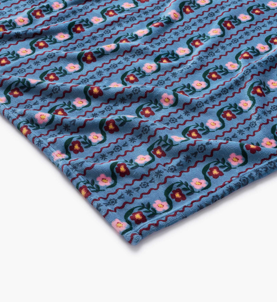 DELPHINE FLEECE BLANKET