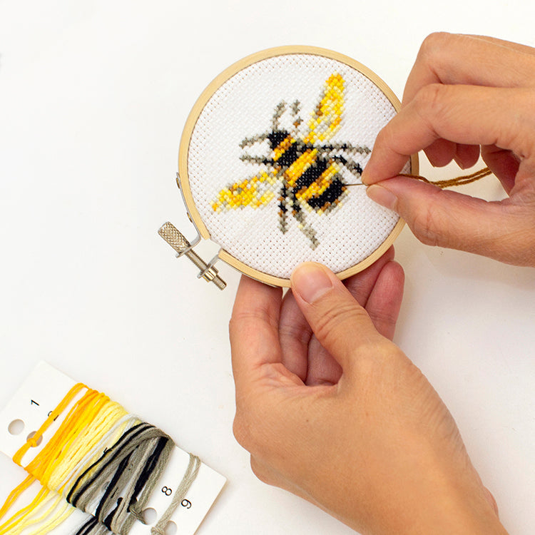 MINI EMBROIDERY KIT