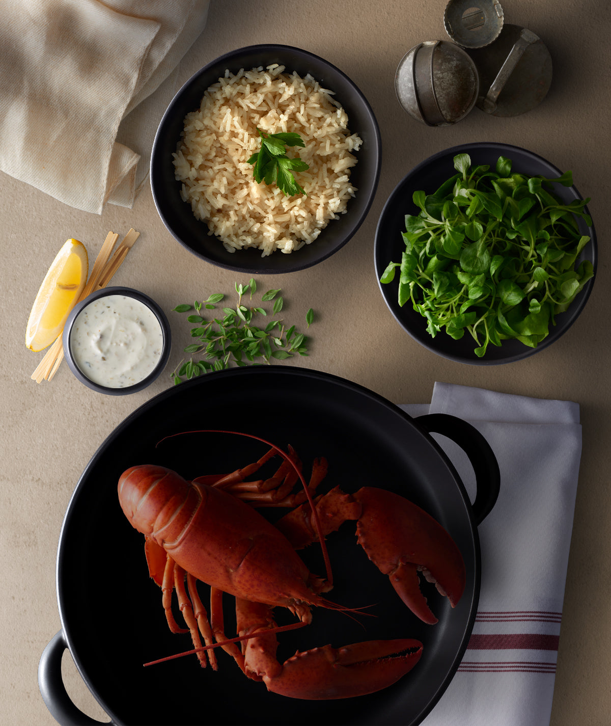 MATTE BLACK SERVING PLATE W/HANDLES 13.4&quot;