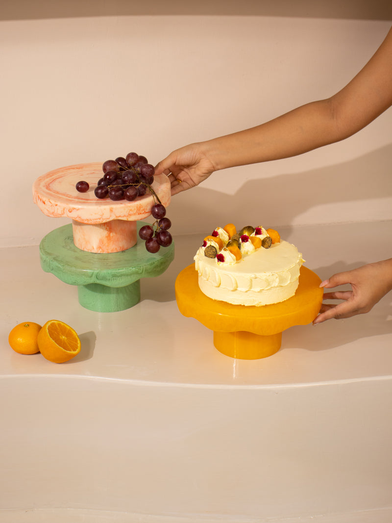 RESIN CAKE STAND