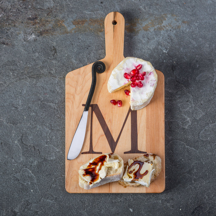 INITIAL CUTTING BOARD WITH KNIFE