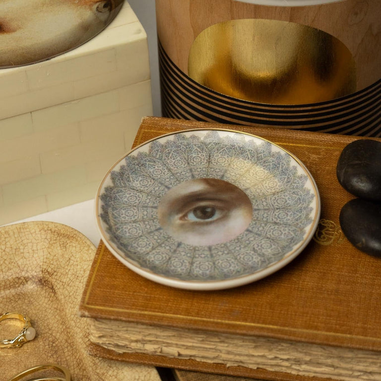 SECRET LOVER FEMALE CERAMIC DISH