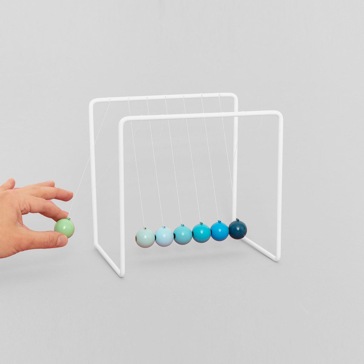 NEWTONS CRADLE COOL