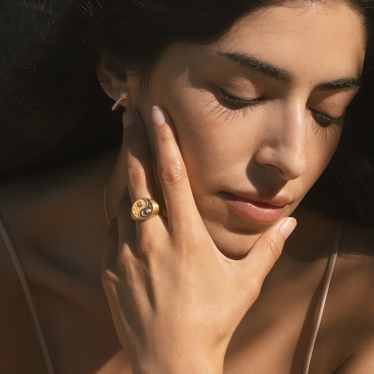 BLACK/GOLD YIN YANG RING