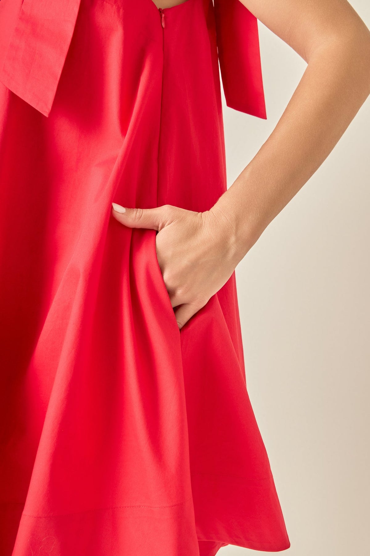 BOW SLEEVELESS MINI DRESS