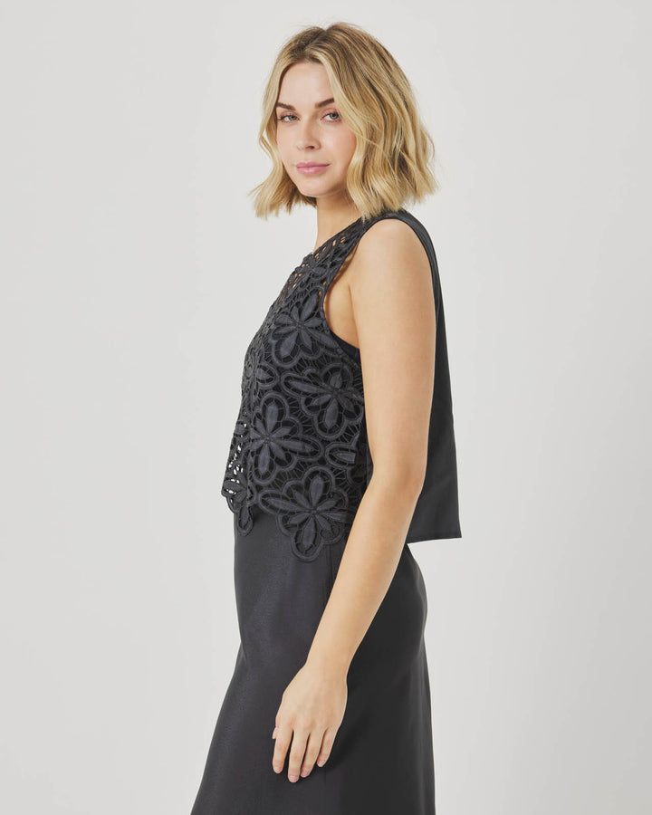 PIA PINWHEEL EYELET TOP