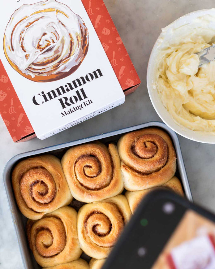 CINNAMON ROLL MAKING KIT