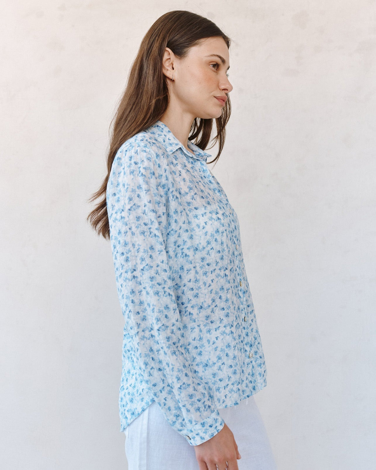 CLASSIC BUTTON DOWN SHIRT