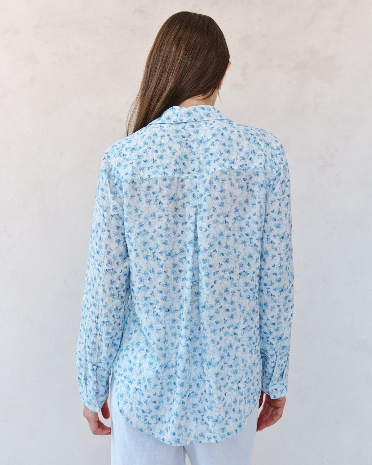 CLASSIC BUTTON DOWN SHIRT