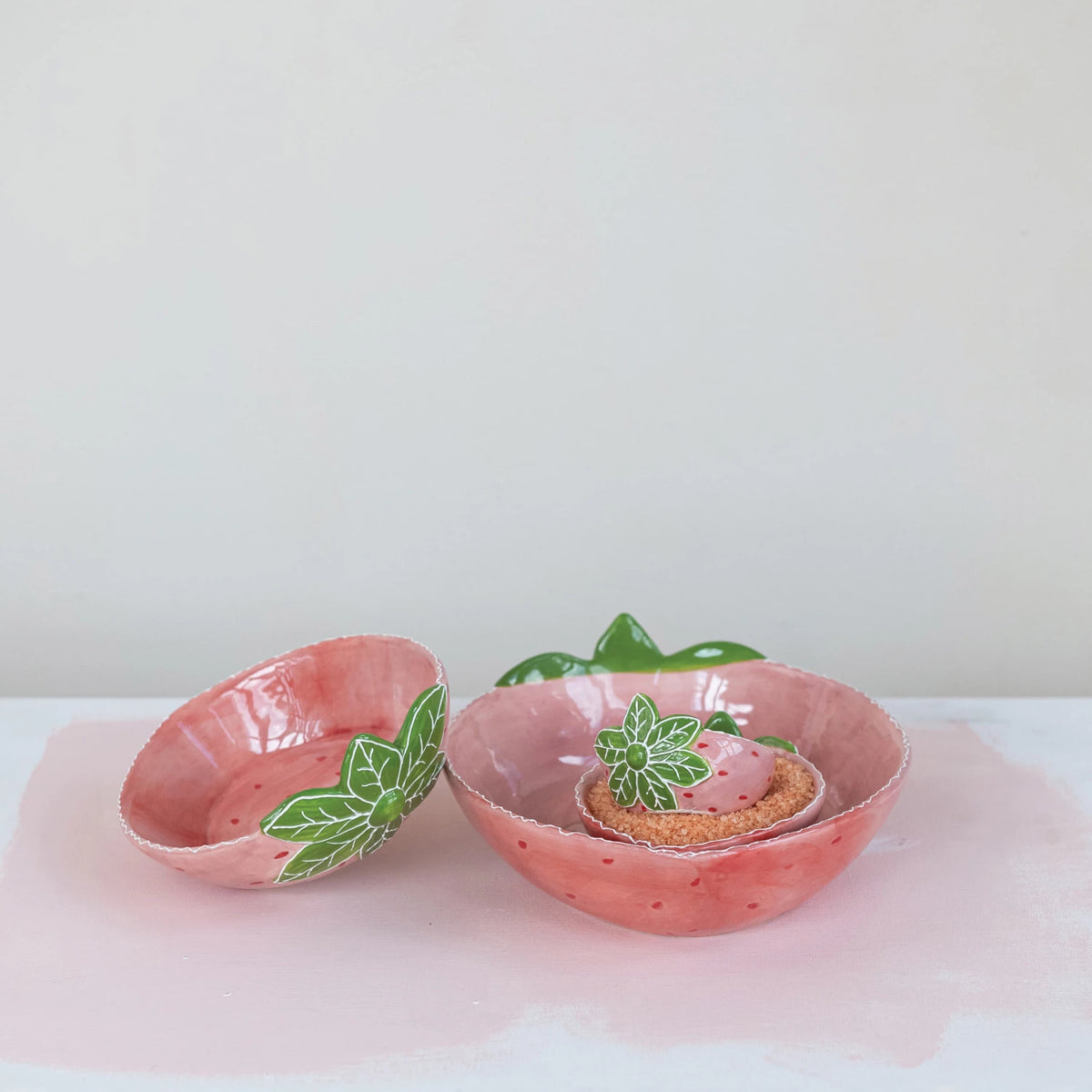 STRAWBERRY NESTING BOWLS SET 4