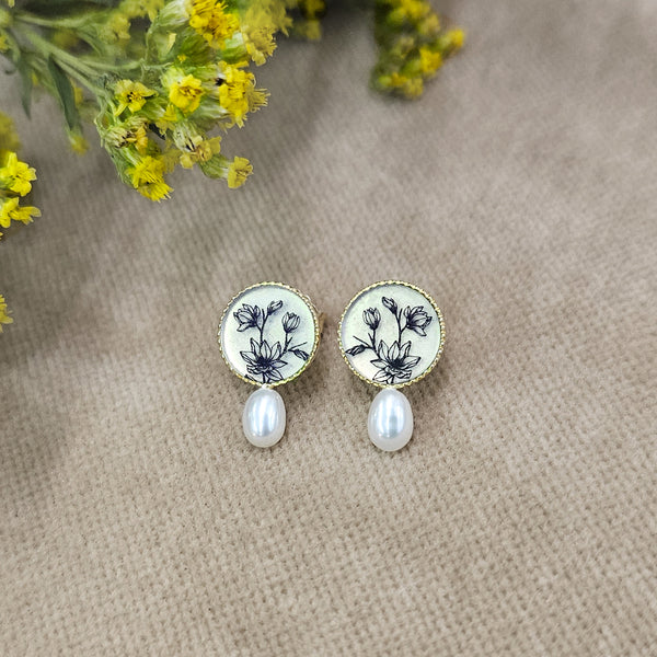 MAGNOLIA PEARL EARSTUDS