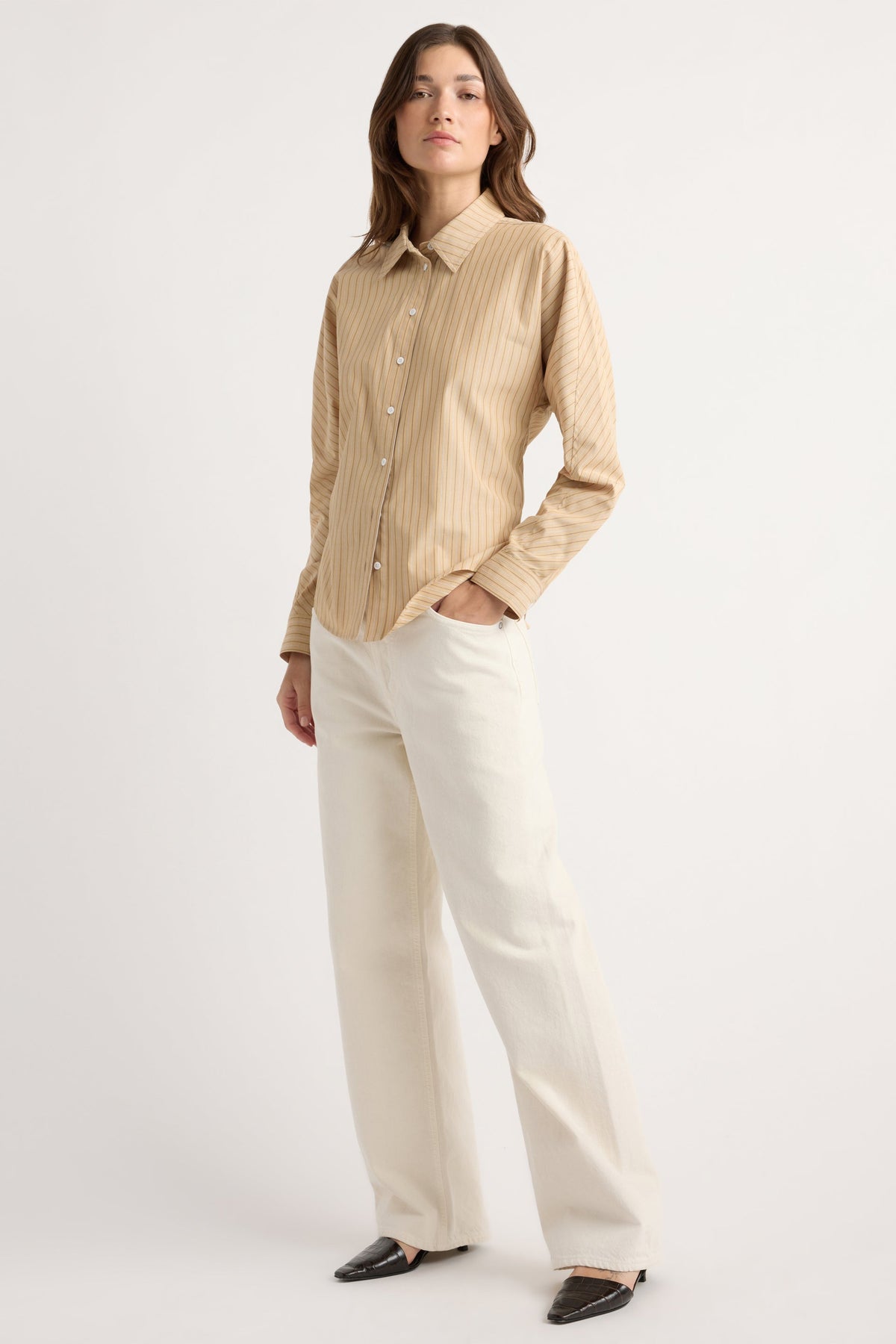 CINCH WAIST BACK BUTTON SHIRT