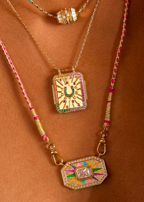 LUCKY HORSEHOE PLAQUE NECKLACE