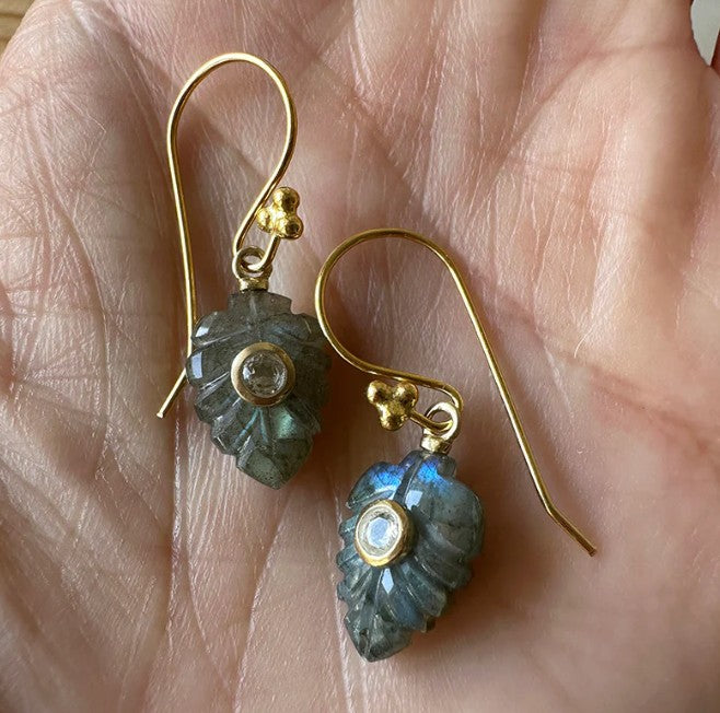 CARVED LABRADORITE EARRING