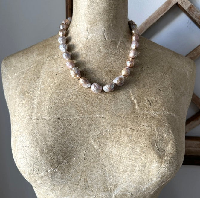 FRESHWATER PEARL NECKLACE