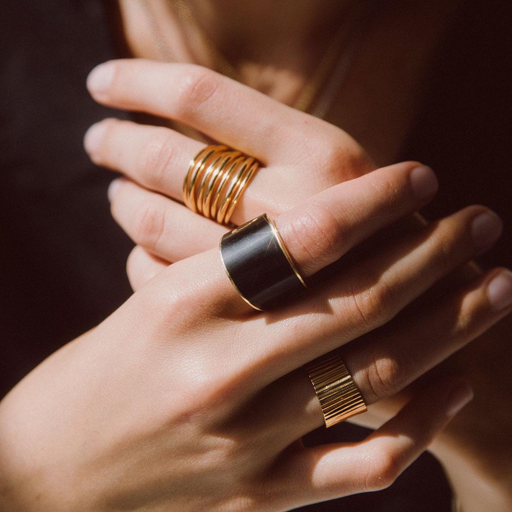 SANA HORN BAND RING
