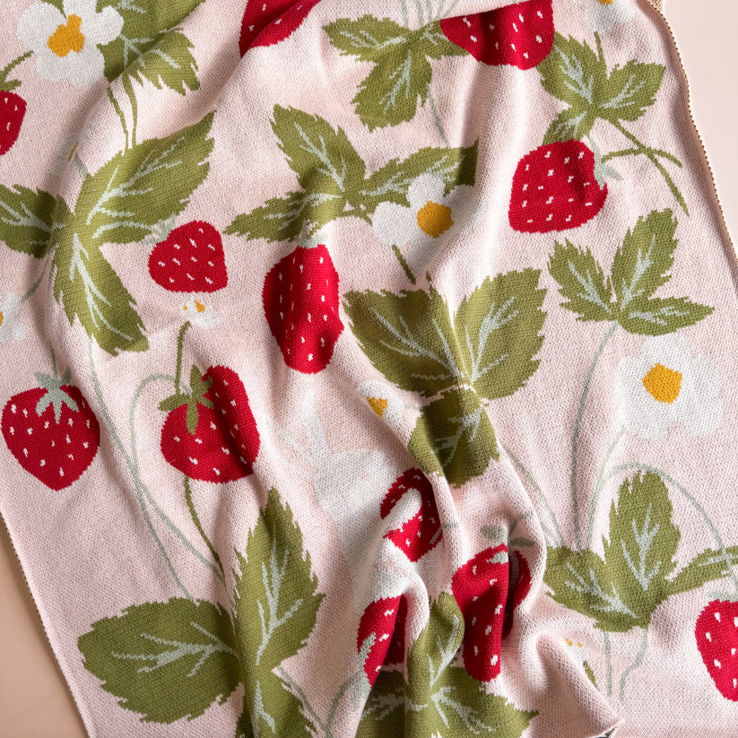 STRAWBERRY BLANKET