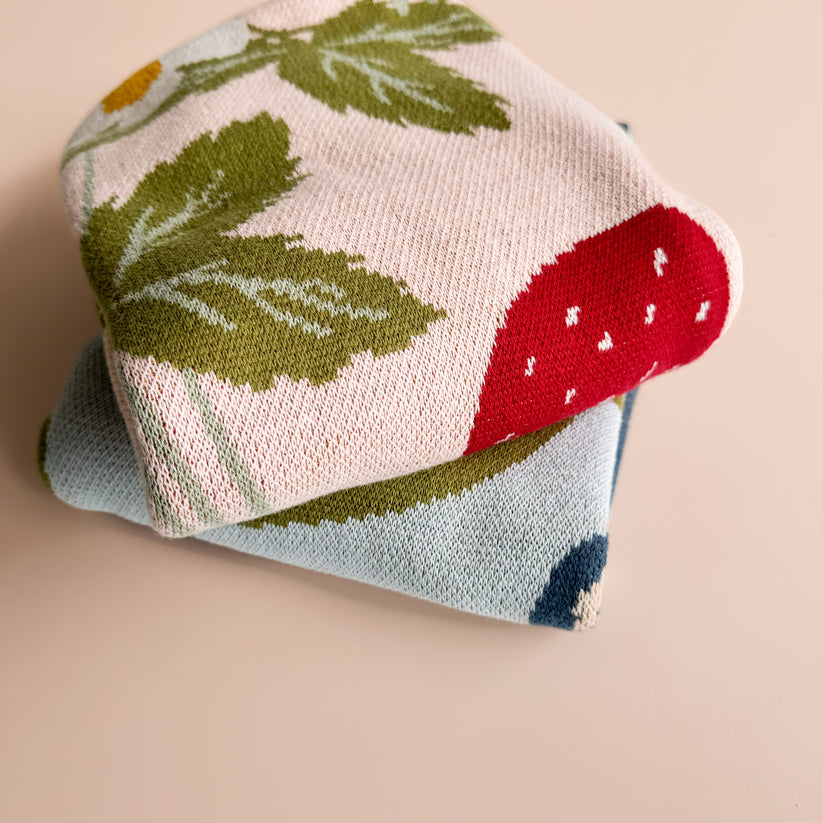 STRAWBERRY BLANKET