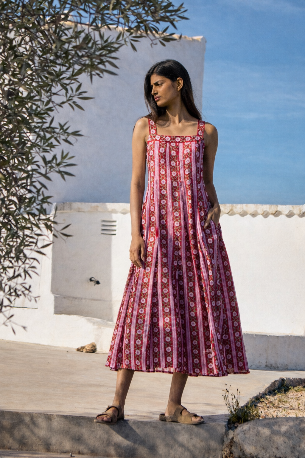 SQUARE NECK PANELESS DRESS